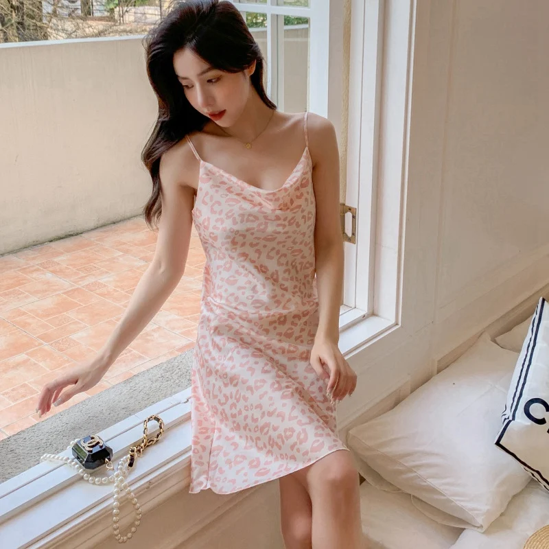 2022 Summer Sexy Leopard Spaghetti Strap Silk Satin Nightgown for Women Korean Cute Sleepwear Night Dress Nightdress Home Nighty
2022 Summer Sexy Leopard Spaghetti Strap Silk Satin Nightgown for Women Korean Cute Sleepwear Night Dress Nightdress Home Nighty
