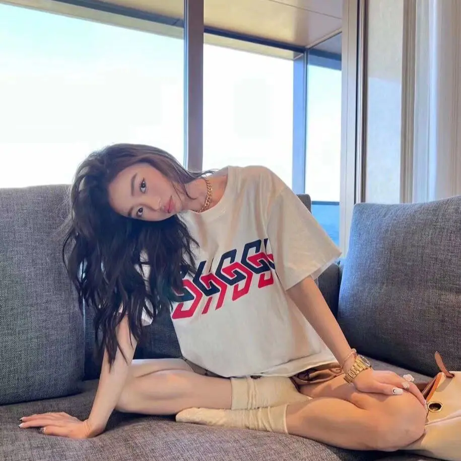 2022 early spring new classic round neck letter printed T-shirt loose and versatile short sleeved top for men and women
2022 early spring new classic round neck letter printed T-shirt loose and versatile short sleeved top for men and women
