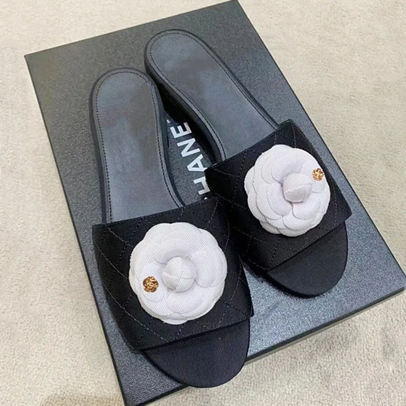 Designer Camellia flower slippers women sandalias summer lazy shoes ladies ins low heels metal camellia floral slides mujer 2022
Designer Camellia flower slippers women sandalias summer lazy shoes ladies ins low heels metal camellia floral slides mujer 2022