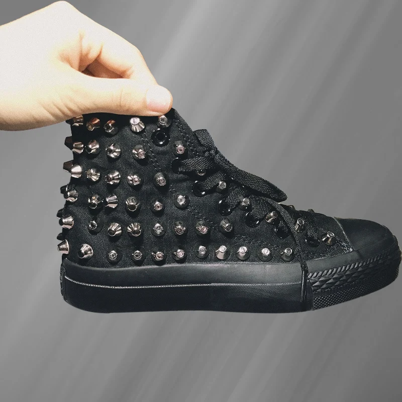 High-top black cylinder rivet canvas shoes hip-hop street shooting comfortable walking handmade rivet vulcanized shoes 35-46
High-top black cylinder rivet canvas shoes hip-hop street shooting comfortable walking handmade rivet vulcanized shoes 35-46