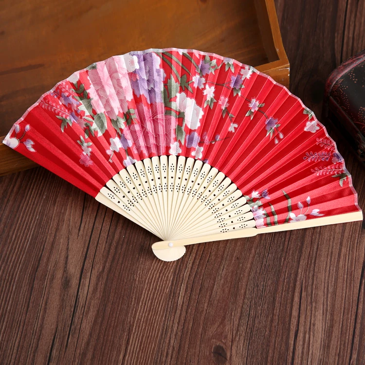 Ladies classic bamboo fan Retro style Japanese folding fan Mini Chinese classic cheongsam fan folding fan small fan
Ladies classic bamboo fan Retro style Japanese folding fan Mini Chinese classic cheongsam fan folding fan small fan