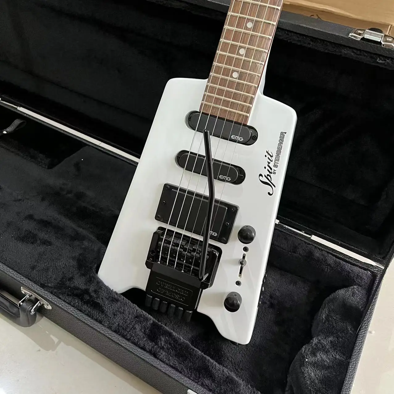 Steinberger, Headless Electric Guitar, Floyed Rose Bridge, White Color, Mahogany Body, 6 String Guitarra, Headless violão
Steinberger, Headless Electric Guitar, Floyed Rose Bridge, White Color, Mahogany Body, 6 String Guitarra, Headless violão