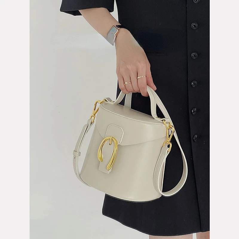 Special-Interest Design New Cowhide Bucket Bag Shoulder Crossbody Handbag Temperament Wild Commuter Bag
Special-Interest Design New Cowhide Bucket Bag Shoulder Crossbody Handbag Temperament Wild Commuter Bag