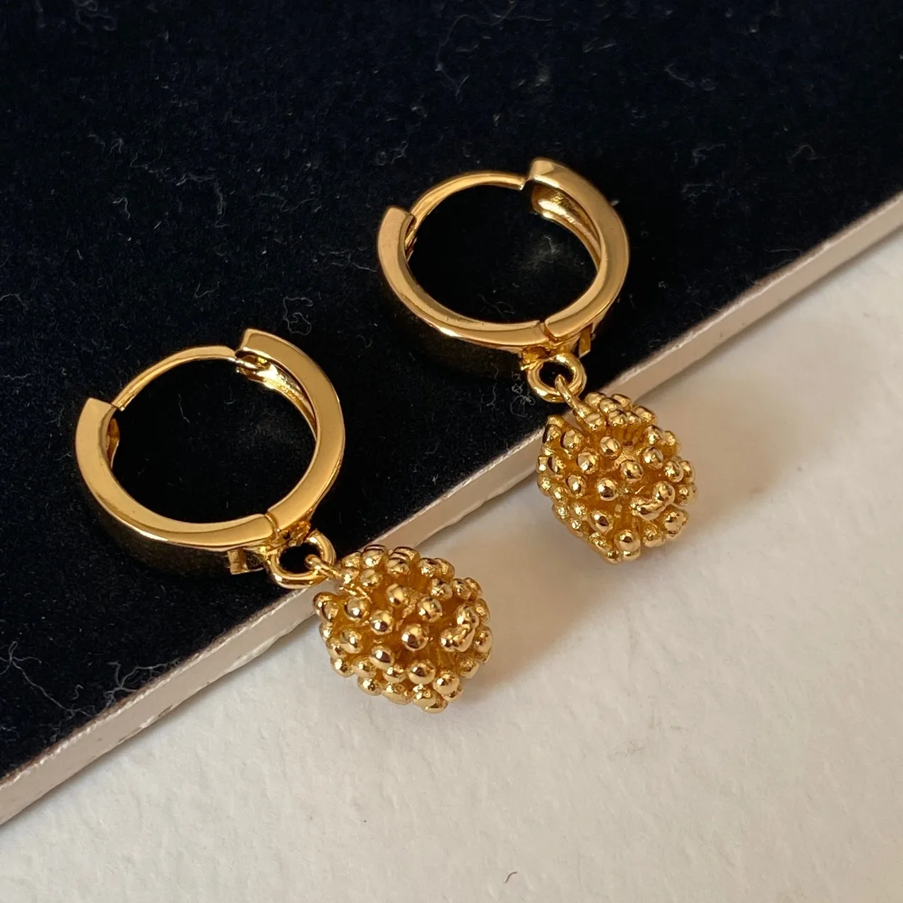 Retro Women Earring Gold Aros With Ornament Pendant Charm Lady Luxury Gift Aretes Accessories Korean Fashion Aesthetic Jewelry
Retro Women Earring Gold Aros With Ornament Pendant Charm Lady Luxury Gift Aretes Accessories Korean Fashion Aesthetic Jewelry