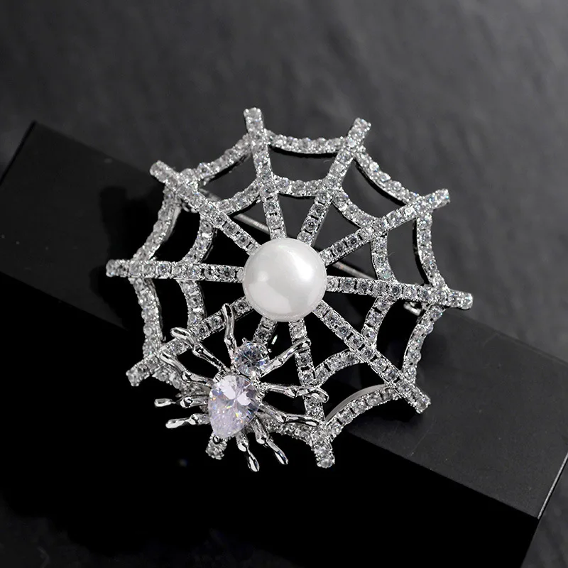 FARLENA Jewelry Unique Spider web Design CZ Zircon Brooch Pins Fashion Crystal Brooches for Women Gift
FARLENA Jewelry Unique Spider web Design CZ Zircon Brooch Pins Fashion Crystal Brooches for Women Gift
