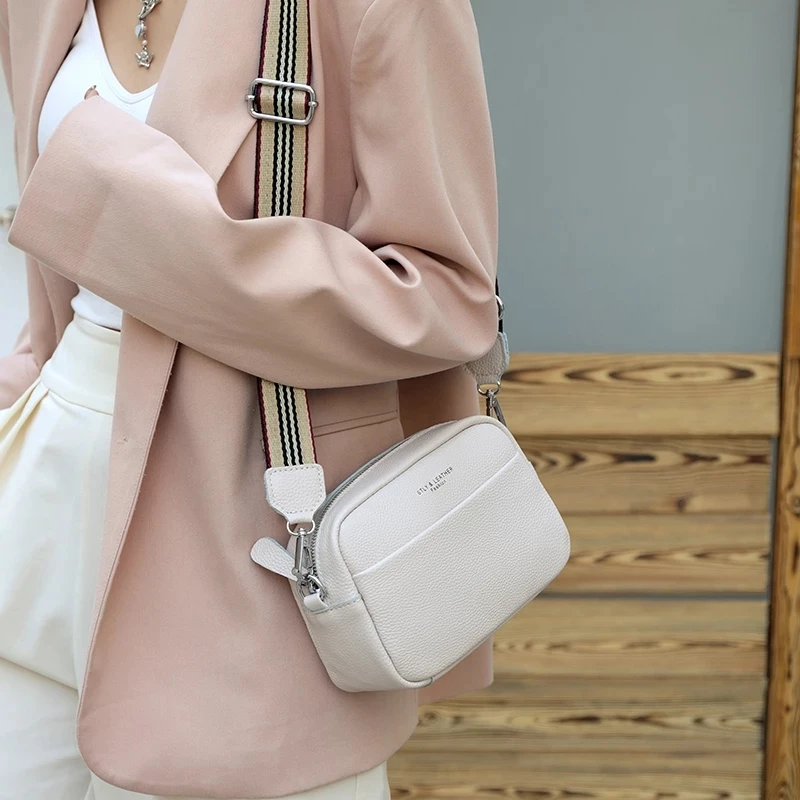 Vintage Small Crossbody Messenger Shoulder Bag for Women 2022 Summer Brand Luxury Designer Genuine Leather Fashion Handbags Purs
Vintage Small Crossbody Messenger Shoulder Bag for Women 2022 Summer Brand Luxury Designer Genuine Leather Fashion Handbags Purs