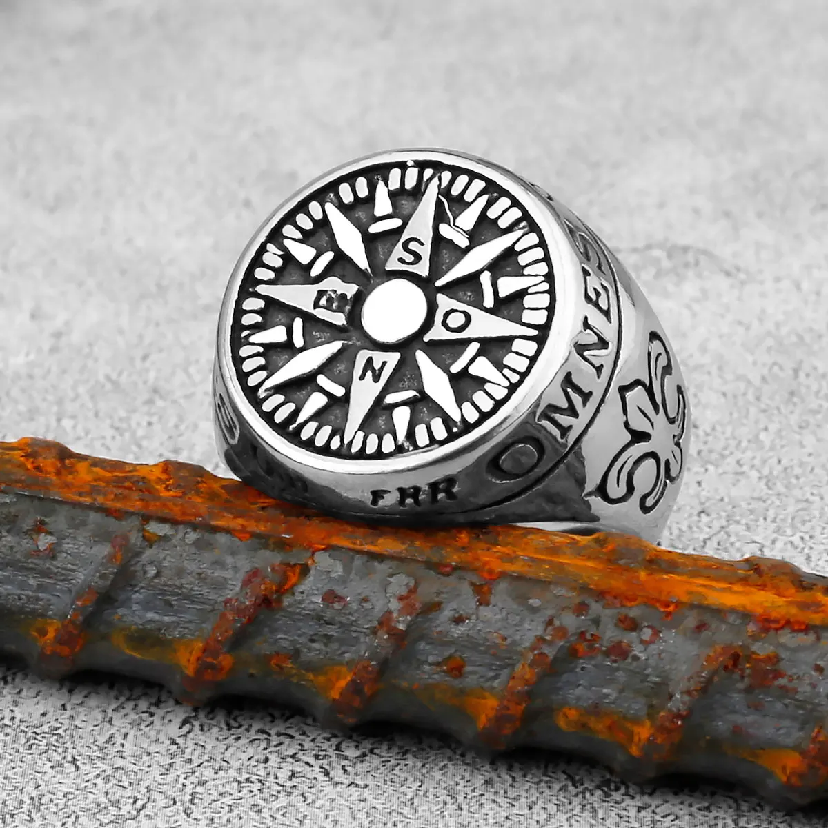 Retro Viking Rune Compass Ring Signet Ring Domineering Punk Nordic Fashion Personality Men's Amulets Youth Jewelry Wholesale
Retro Viking Rune Compass Ring Signet Ring Domineering Punk Nordic Fashion Personality Men's Amulets Youth Jewelry Wholesale