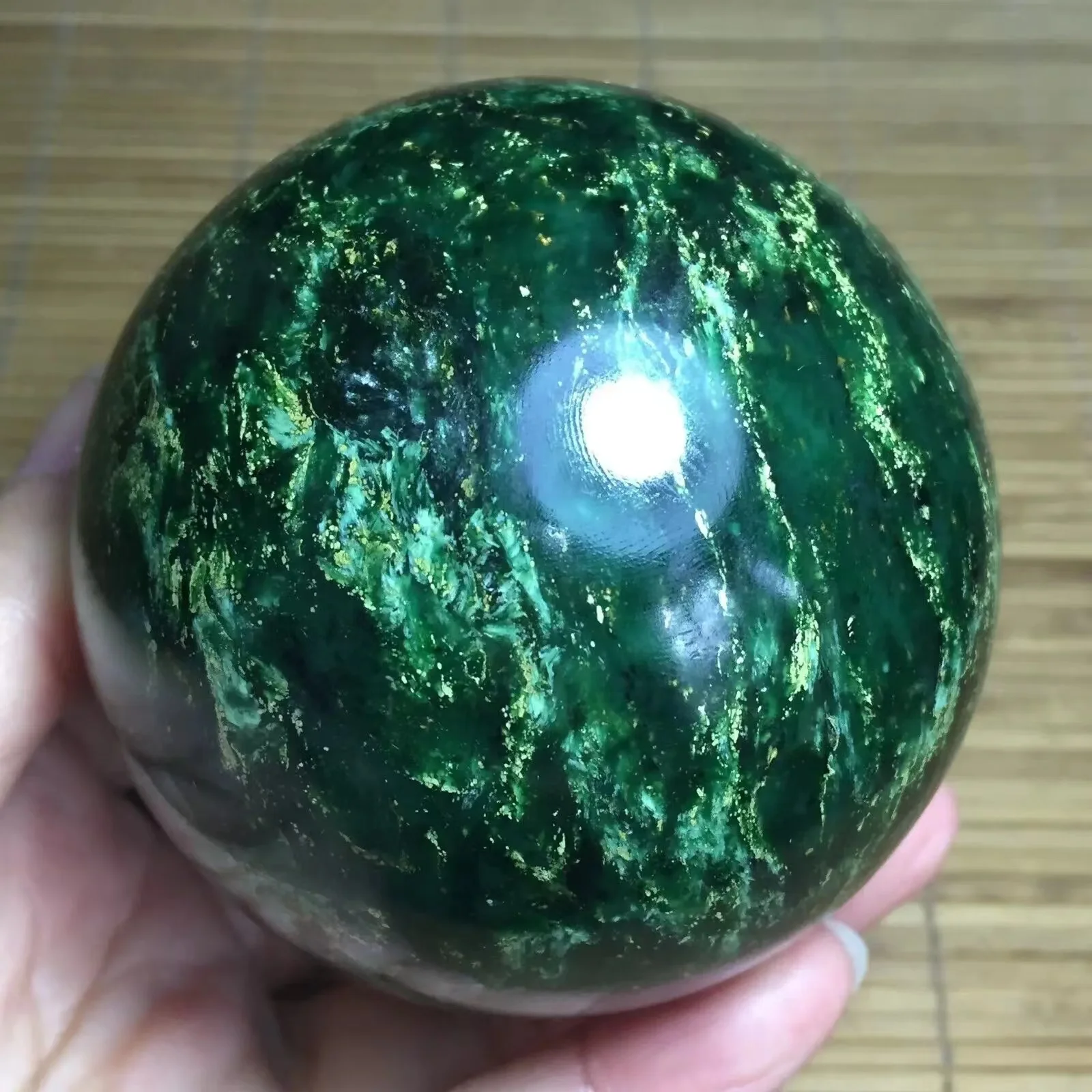 Beautiful Natural emerald Quartz Crystal Ball Spiritual Healing Gem Energy Ball Divination Collection Wedding Decoration
Beautiful Natural emerald Quartz Crystal Ball Spiritual Healing Gem Energy Ball Divination Collection Wedding Decoration