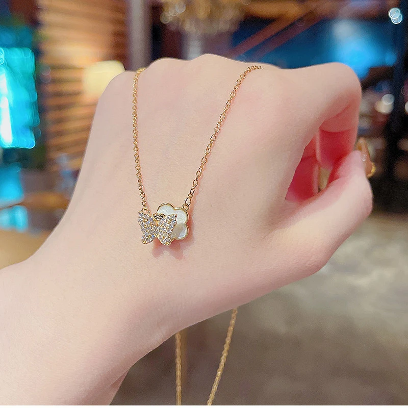 Steel Titanium Necklace New Boho Flower and Butterfly Pendant Necklace Women's Fashion Jewelry Choker Girls Sexy Clavicle Chain
Steel Titanium Necklace New Boho Flower and Butterfly Pendant Necklace Women's Fashion Jewelry Choker Girls Sexy Clavicle Chain