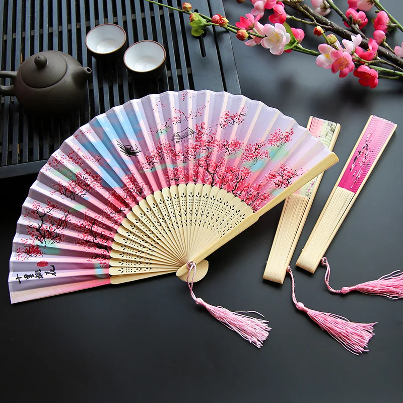 Decorative Fans Chinese Vintage Style Silk Folding Fan Japanese Pattern Art Craft Gift Wedding Hand Fan Home Decoration
Decorative Fans Chinese Vintage Style Silk Folding Fan Japanese Pattern Art Craft Gift Wedding Hand Fan Home Decoration