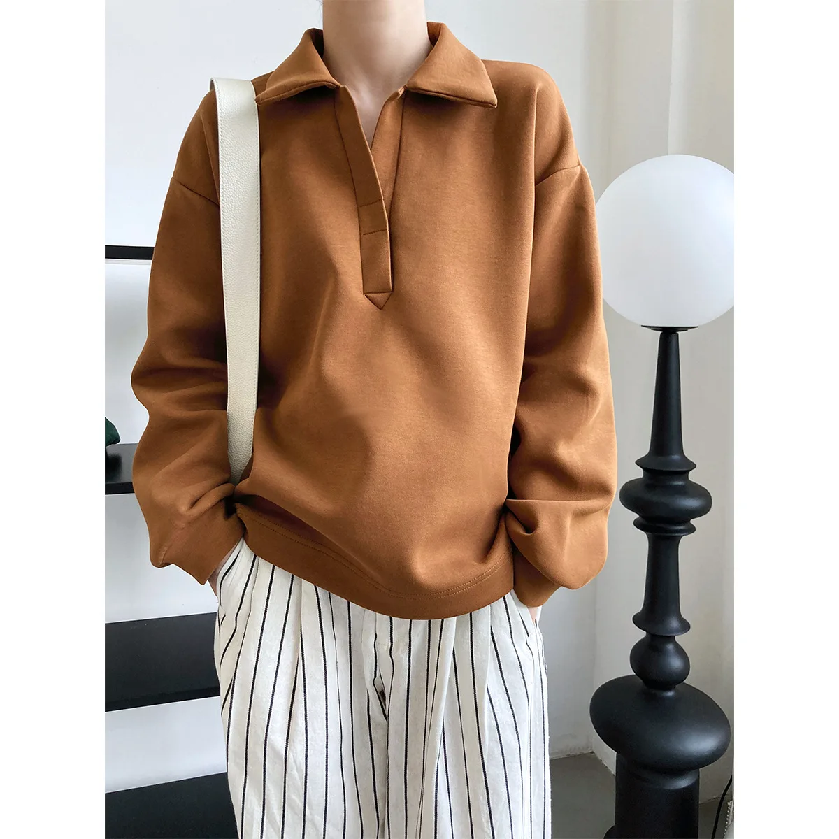 2023 Autumn New Korean Version Casual Space Cotton Lapel Top Design Loose Air Layer Temperament Sweater Women's Trend
2023 Autumn New Korean Version Casual Space Cotton Lapel Top Design Loose Air Layer Temperament Sweater Women's Trend