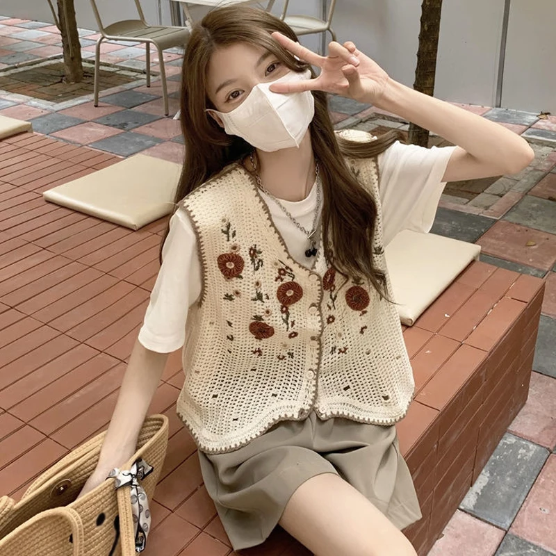 Pastoral Style Summer Autumn Women Vest Embroidery Vintage Knitted Crochet Flower Vest Female Hollow Out Jumpers Waistcoat Top
Pastoral Style Summer Autumn Women Vest Embroidery Vintage Knitted Crochet Flower Vest Female Hollow Out Jumpers Waistcoat Top
