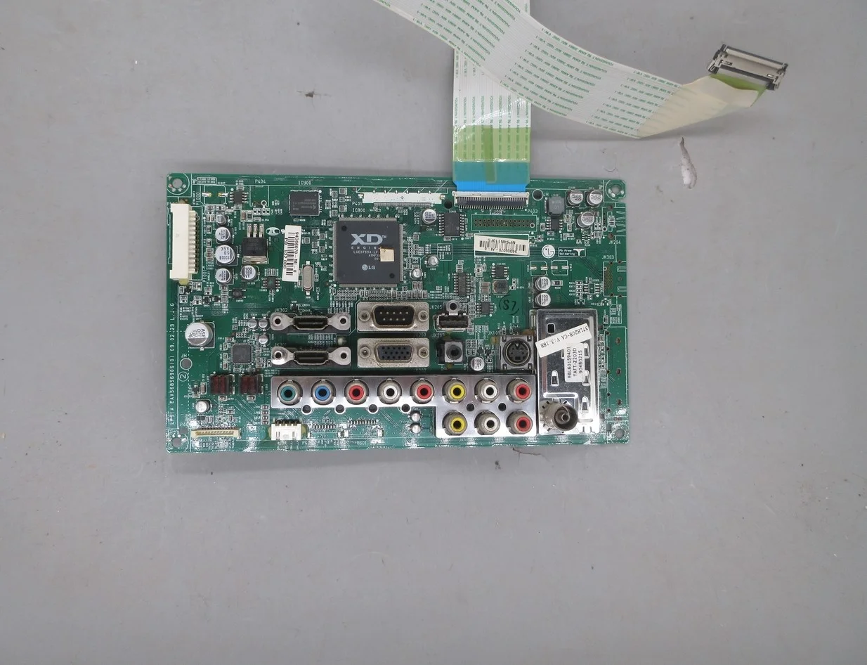 Disassemble for lg 37lh20r-ca mainboard eax56856906 (0) with screen lc370wxe (sb) (A1)
Disassemble for lg 37lh20r-ca mainboard eax56856906 (0) with screen lc370wxe (sb) (A1)
