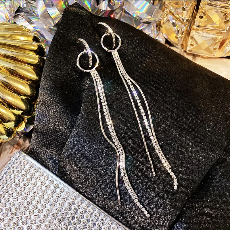 Fringe beauty earrings women's fashion long pendant S925 silver pin earrings ring personality net red earrings
Fringe beauty earrings women's fashion long pendant S925 silver pin earrings ring personality net red earrings