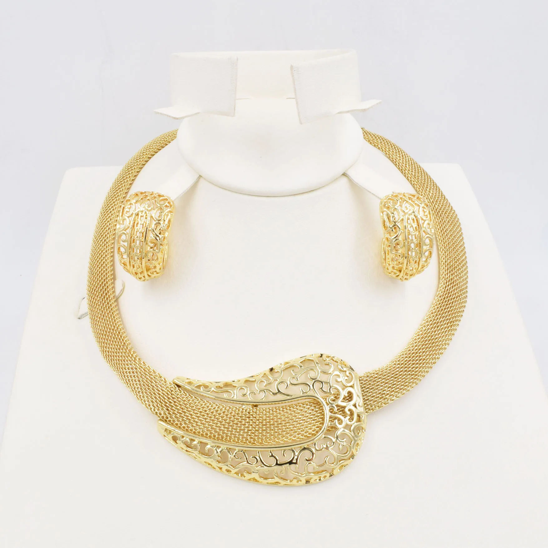 High Quality Dubai Gold color Jewelry Set For Women african beads jewlery fashion necklace set earring jewelry
High Quality Dubai Gold color Jewelry Set For Women african beads jewlery fashion necklace set earring jewelry