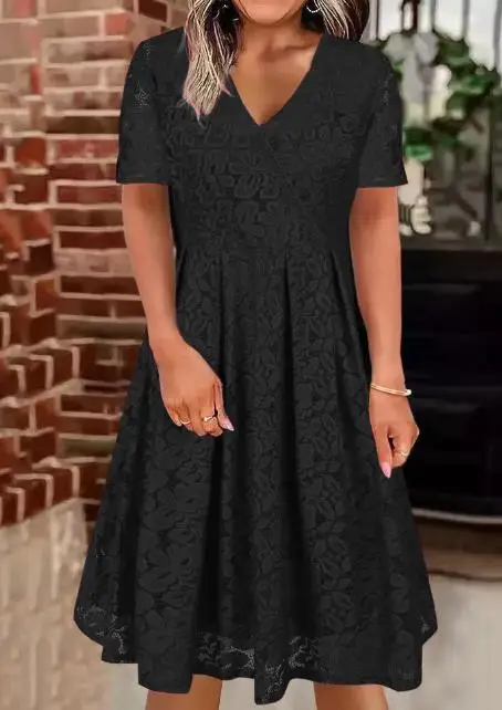 Женское платье с коротким рукавом и V-образным вырезом
Женское платье с коротким рукавом и V-образным вырезом