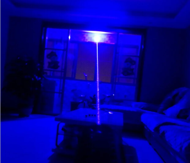 HOT! High Power Blue Light 1000w 1000000m 450nm Flashlight Camping Signal Lamp Burning Beam Match gift 5 star caps Hunting
HOT! High Power Blue Light 1000w 1000000m 450nm Flashlight Camping Signal Lamp Burning Beam Match gift 5 star caps Hunting