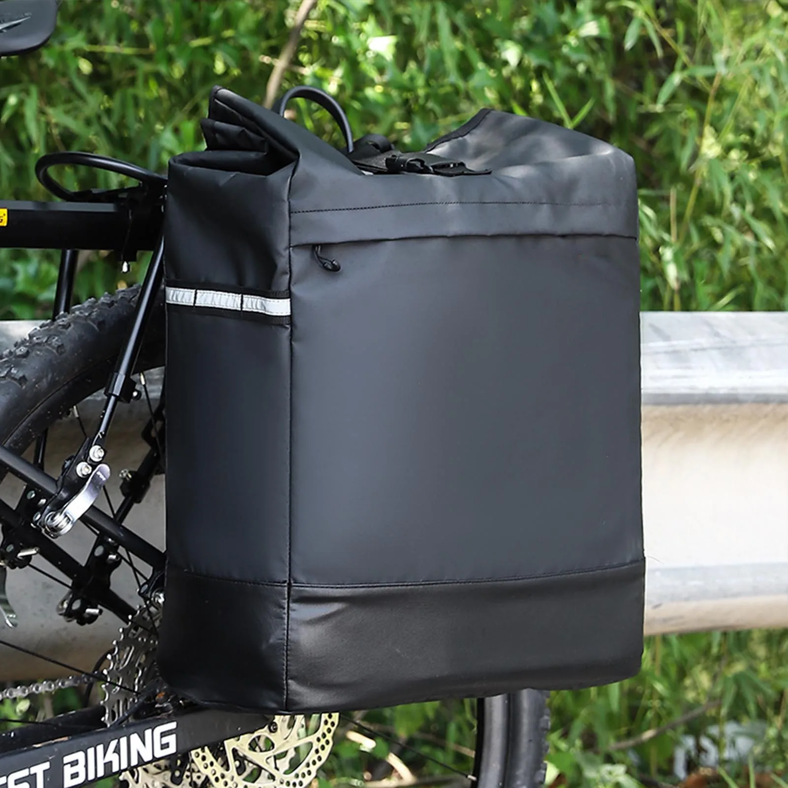 Cycling Bike Bicycle Insulated Front Bag MTB Bike Handlebar Bag Basket Pannier Cooler Bag Waterproof Storage Bag
Cycling Bike Bicycle Insulated Front Bag MTB Bike Handlebar Bag Basket Pannier Cooler Bag Waterproof Storage Bag