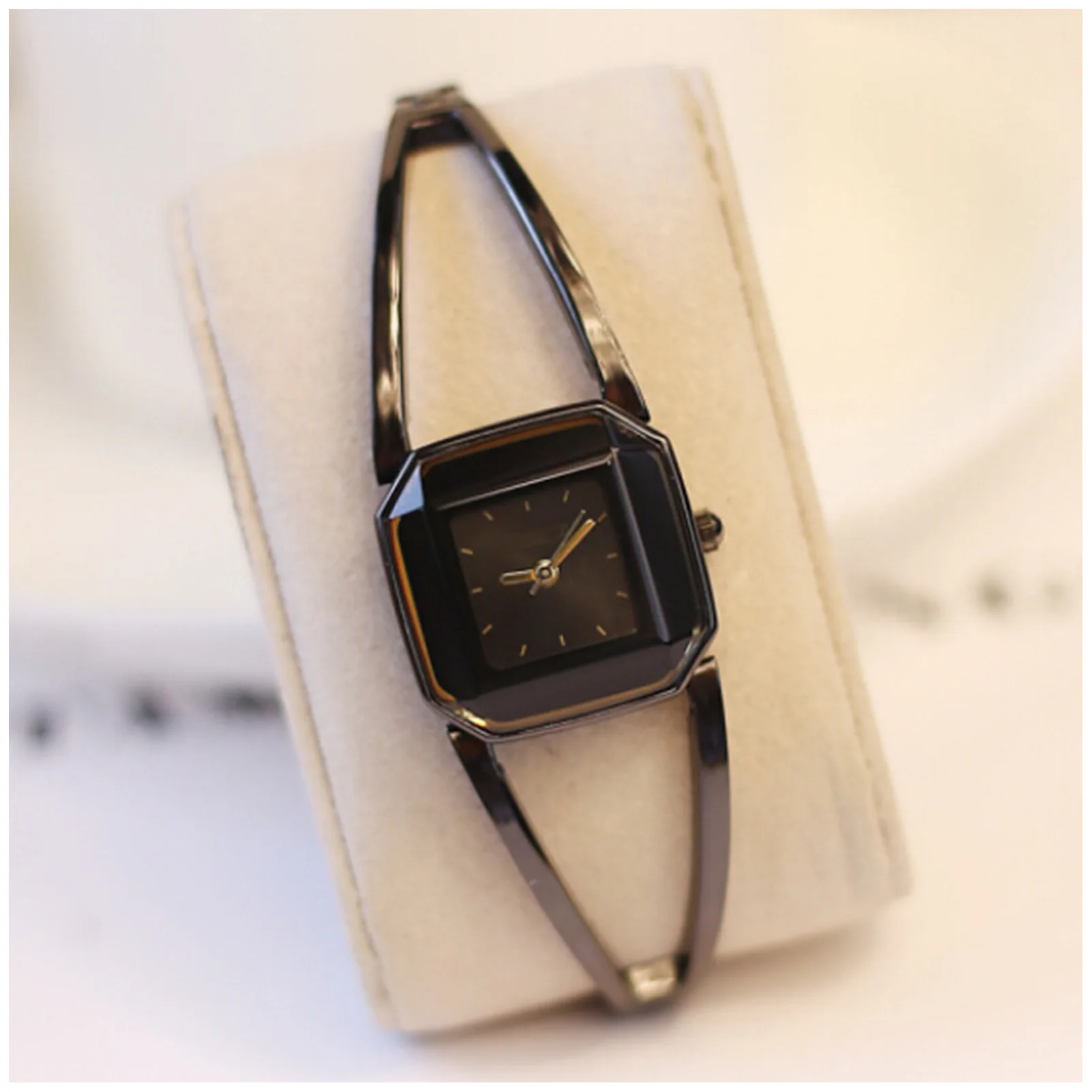 

Women's Accented Bracelet Watch Simple Square Quartz Watch with 7 Color for Brides Wedding Dating Shopping