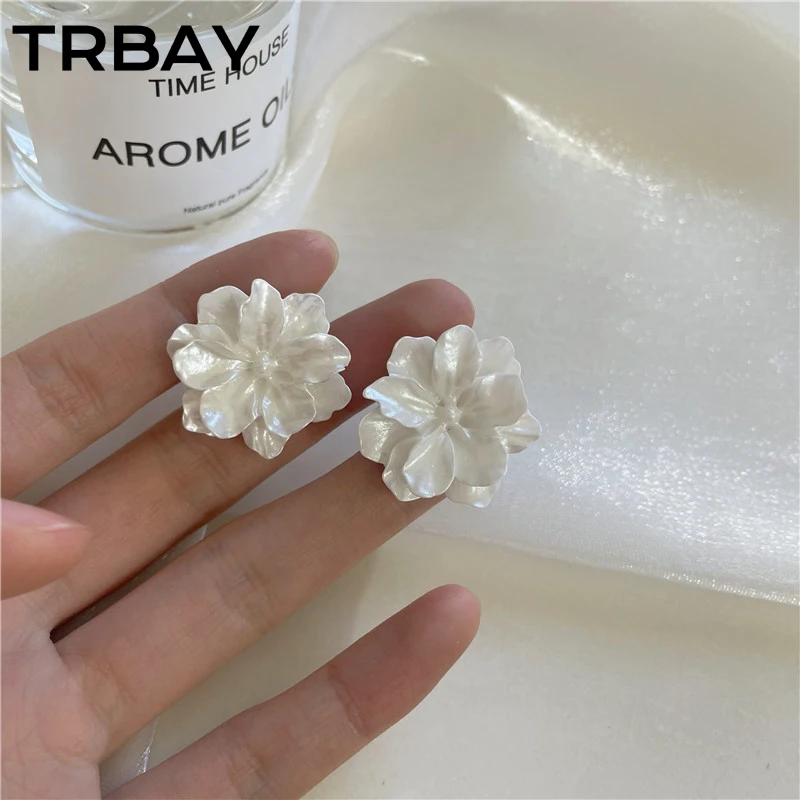 TRBAY White Flower Post Earrings Office Lady Daily Wear Post Earrings Korean Fashion Elegant Design Earrings for Women Jewelry
TRBAY White Flower Post Earrings Office Lady Daily Wear Post Earrings Korean Fashion Elegant Design Earrings for Women Jewelry