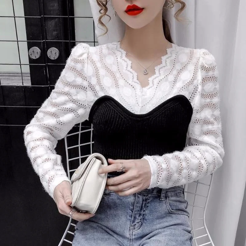 Lace splicing V-neck needle sweater spring and autumn 2022 new slim short bottoming sweater walking long sleeve t shirt tops
Lace splicing V-neck needle sweater spring and autumn 2022 new slim short bottoming sweater walking long sleeve t shirt tops