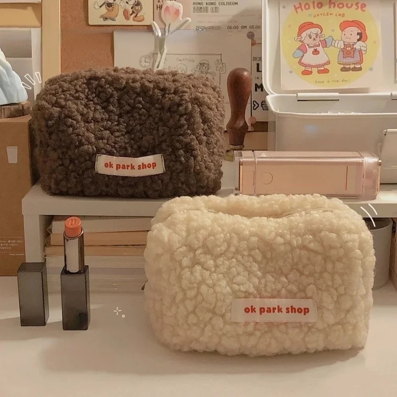 Lamb Hair Cosmetic Bag Plush Storage Cute Stationery Bag Large Capacity Travel Cosmetic Bag Makeup Organizer
Lamb Hair Cosmetic Bag Plush Storage Cute Stationery Bag Large Capacity Travel Cosmetic Bag Makeup Organizer