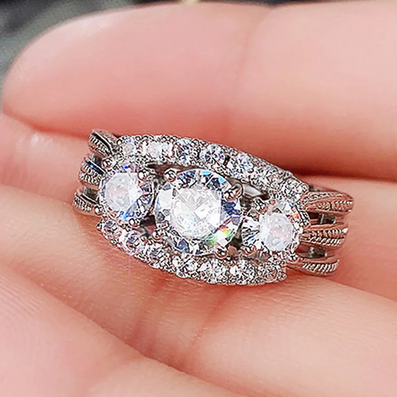 Modern Women's Wedding Rings with Brilliant Cubic Zirconia Luxury Proposal Engagement Rings Bling Accessories New Jewelry
Modern Women's Wedding Rings with Brilliant Cubic Zirconia Luxury Proposal Engagement Rings Bling Accessories New Jewelry