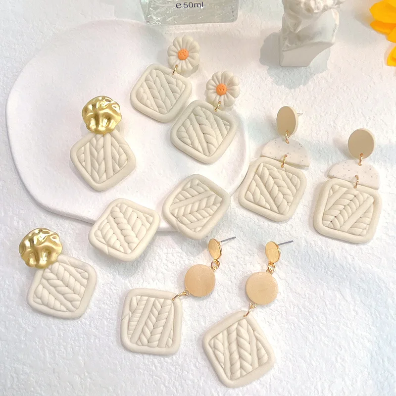 Hot Sale Beige Light Luxury Retro Soft Pottery Earrings Girl Creative Woven Geometric Polymer Clay Jewelry Women Advanced Sense
Hot Sale Beige Light Luxury Retro Soft Pottery Earrings Girl Creative Woven Geometric Polymer Clay Jewelry Women Advanced Sense