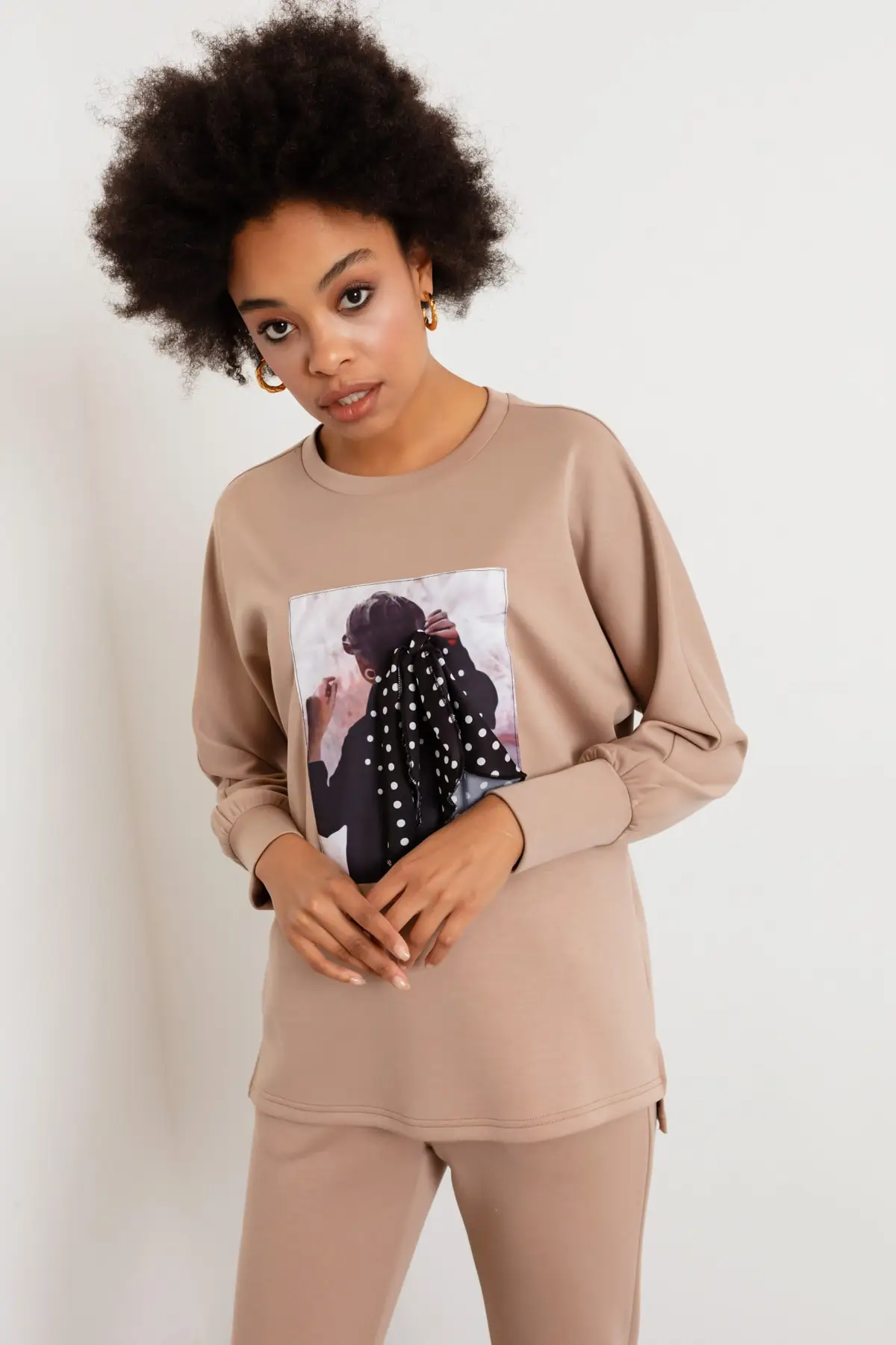 Women's Sweatshirt Mink Printed Scarf Detailed Hoodies Fashion All Season New Designer Pullovers Fleece Hoodies
Women's Sweatshirt Mink Printed Scarf Detailed Hoodies Fashion All Season New Designer Pullovers Fleece Hoodies