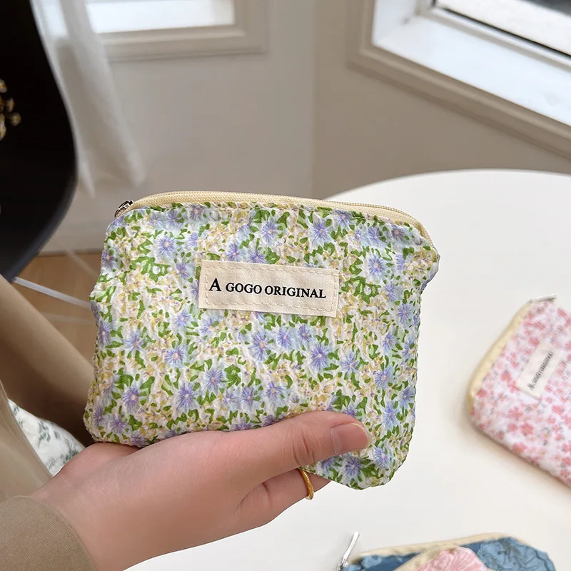 2022 New Fresh Floral Cosmetic Bag Makeup Bag Wallet Lipstick Card Holder Portable Small Square Bag Sanitary Napkin Organizer
2022 New Fresh Floral Cosmetic Bag Makeup Bag Wallet Lipstick Card Holder Portable Small Square Bag Sanitary Napkin Organizer