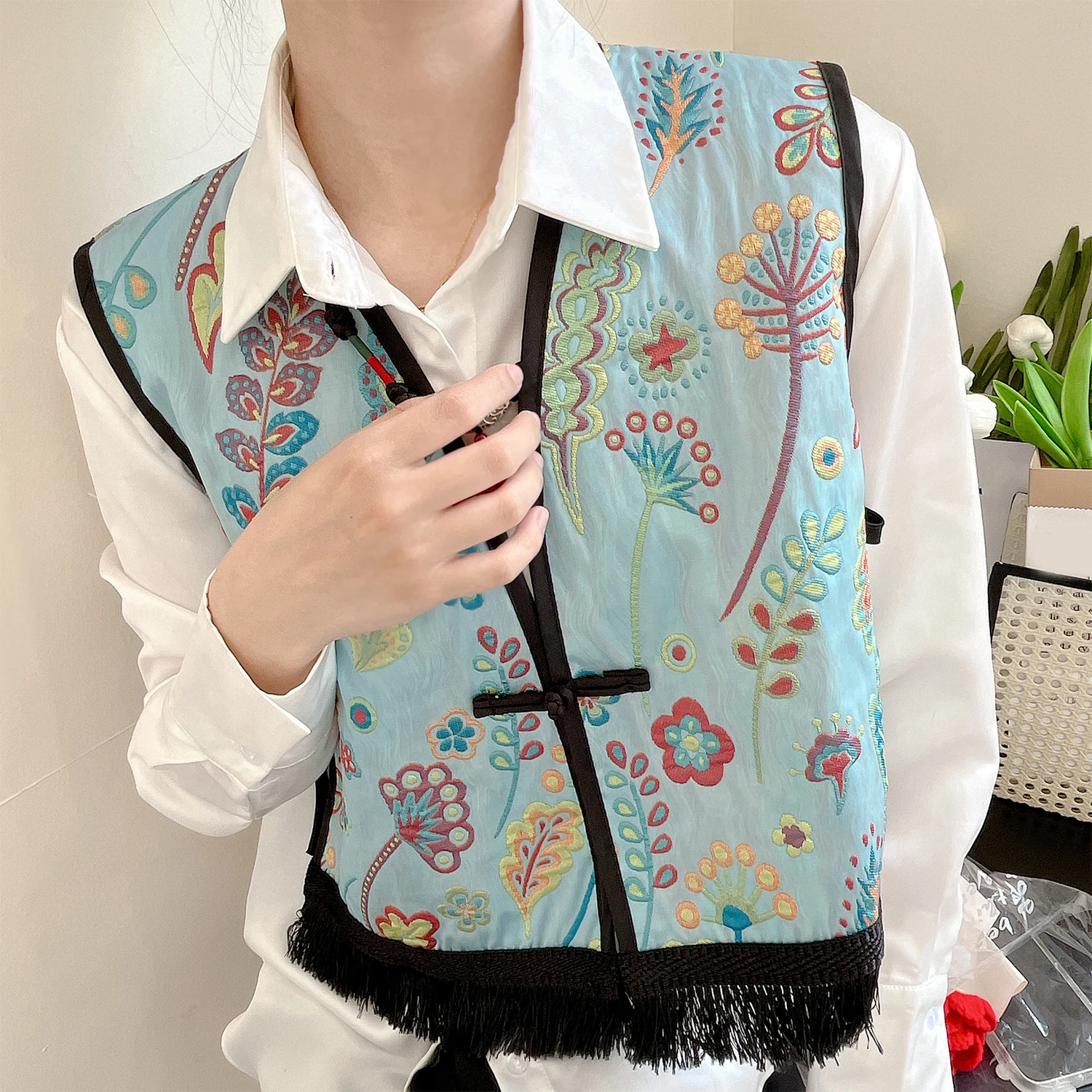 New Vintage Tassel Edge Embroidered Fake Collar Vest for Women's Shoulder Wraps Tops Ladies Shirt Detachable Collar Cape
New Vintage Tassel Edge Embroidered Fake Collar Vest for Women's Shoulder Wraps Tops Ladies Shirt Detachable Collar Cape