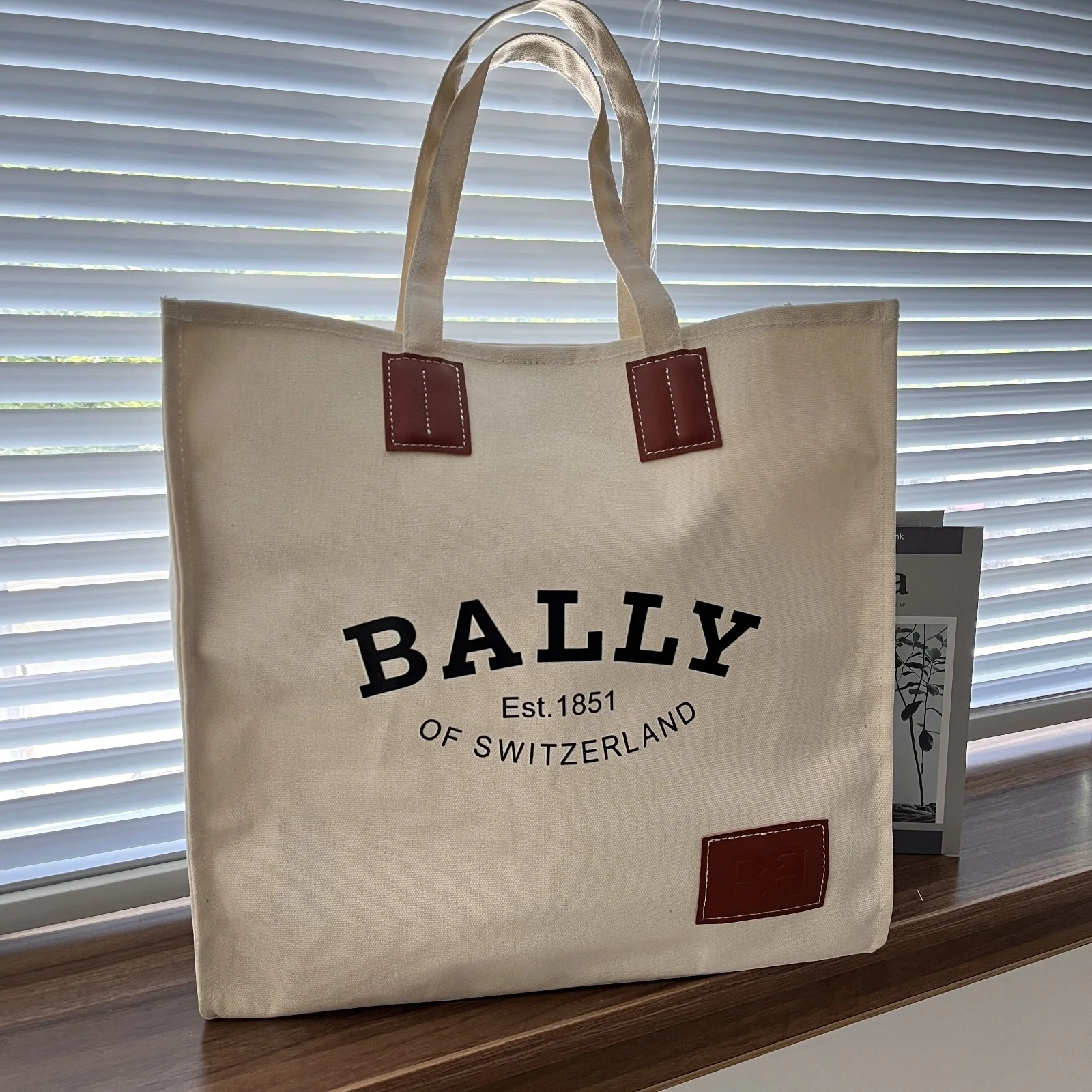 Purses and Handbags Canvas Large Capacity Shopping Bags Casual Tote Shoulder Bags Luxury Designer Handbag Tote Bags for Women
Purses and Handbags Canvas Large Capacity Shopping Bags Casual Tote Shoulder Bags Luxury Designer Handbag Tote Bags for Women