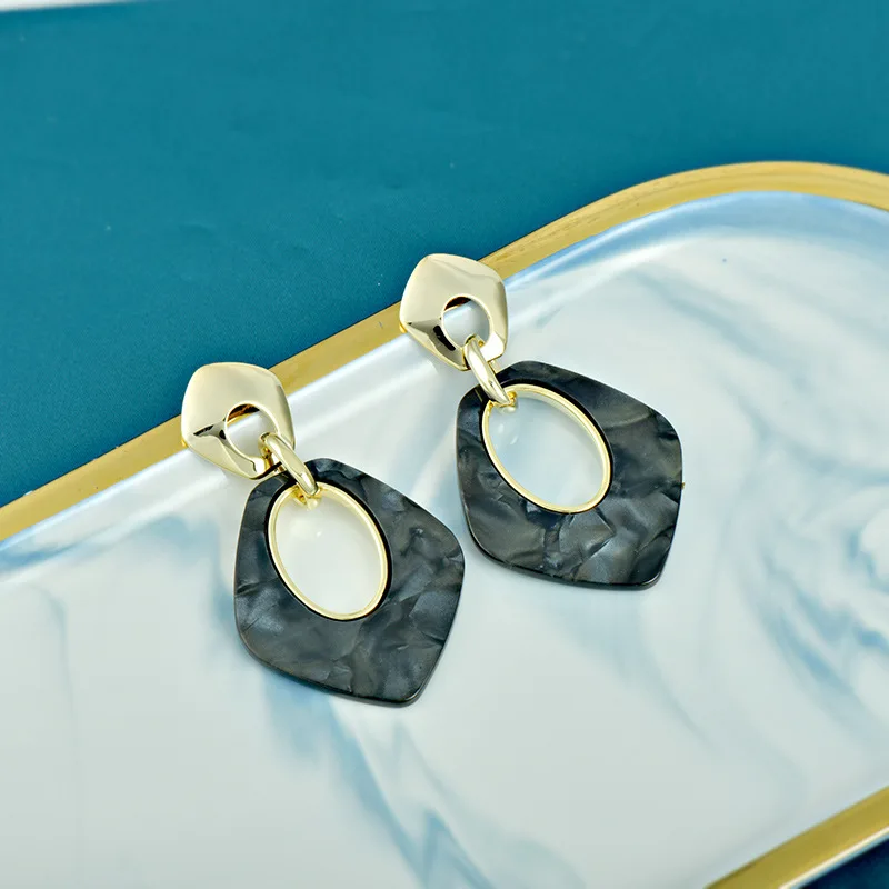 New Trendy Temperament Acetic Acid Retro Earrings Live High-end Geometric Square Resin Earrings Earrings Wholesale
New Trendy Temperament Acetic Acid Retro Earrings Live High-end Geometric Square Resin Earrings Earrings Wholesale