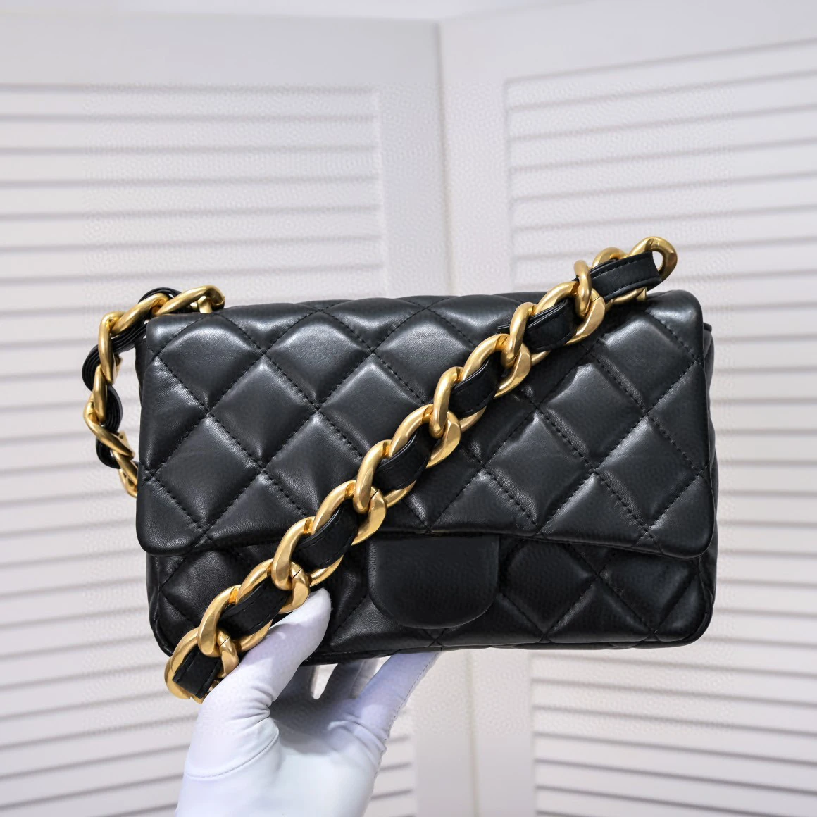 Sac A Main Femme Luxury Designer Handbag Real Leather 2022 New Fashion Women Singler Bags With Big Chains Straps Messenger Bag
Sac A Main Femme Luxury Designer Handbag Real Leather 2022 New Fashion Women Singler Bags With Big Chains Straps Messenger Bag