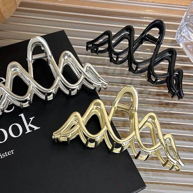 Gold Silver Wave Large Metal Hair Claw Clips Women Irregular Crab Hair Clips Hollow Out Geometric Ponytail Barrettes Shark Clip
Gold Silver Wave Large Metal Hair Claw Clips Women Irregular Crab Hair Clips Hollow Out Geometric Ponytail Barrettes Shark Clip