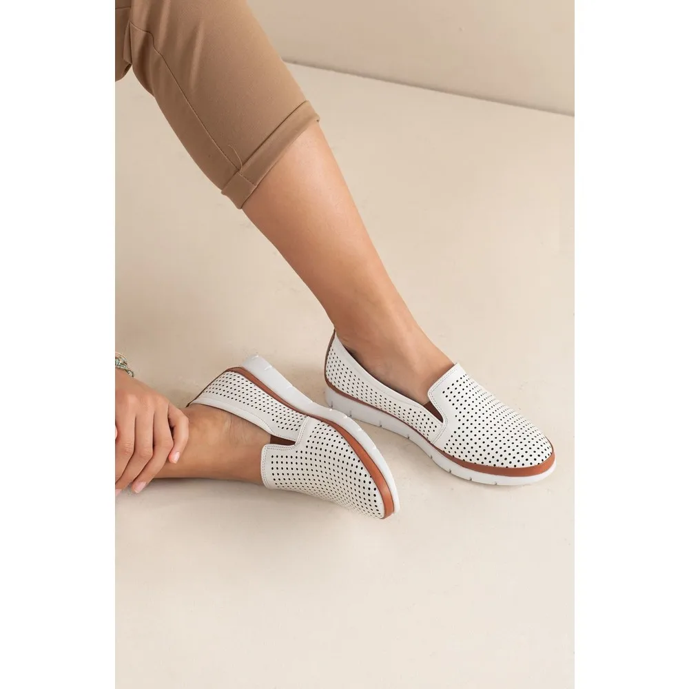 Dorlie Tan White Leather Laser Cut Holes Bağcıksız Casual Women Shoes • A202YIVK0018
Dorlie Tan White Leather Laser Cut Holes Bağcıksız Casual Women Shoes • A202YIVK0018