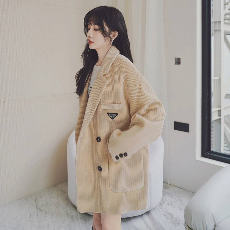 Женская Вельветовая куртка в стиле Харадзюку, элегантная теплая длинная куртка, уличный тренд свободного покроя в стиле ретро, зима 2019
Женская Вельветовая куртка в стиле Харадзюку, элегантная теплая длинная куртка, уличный тренд свободного покроя в стиле ретро, зима 2019