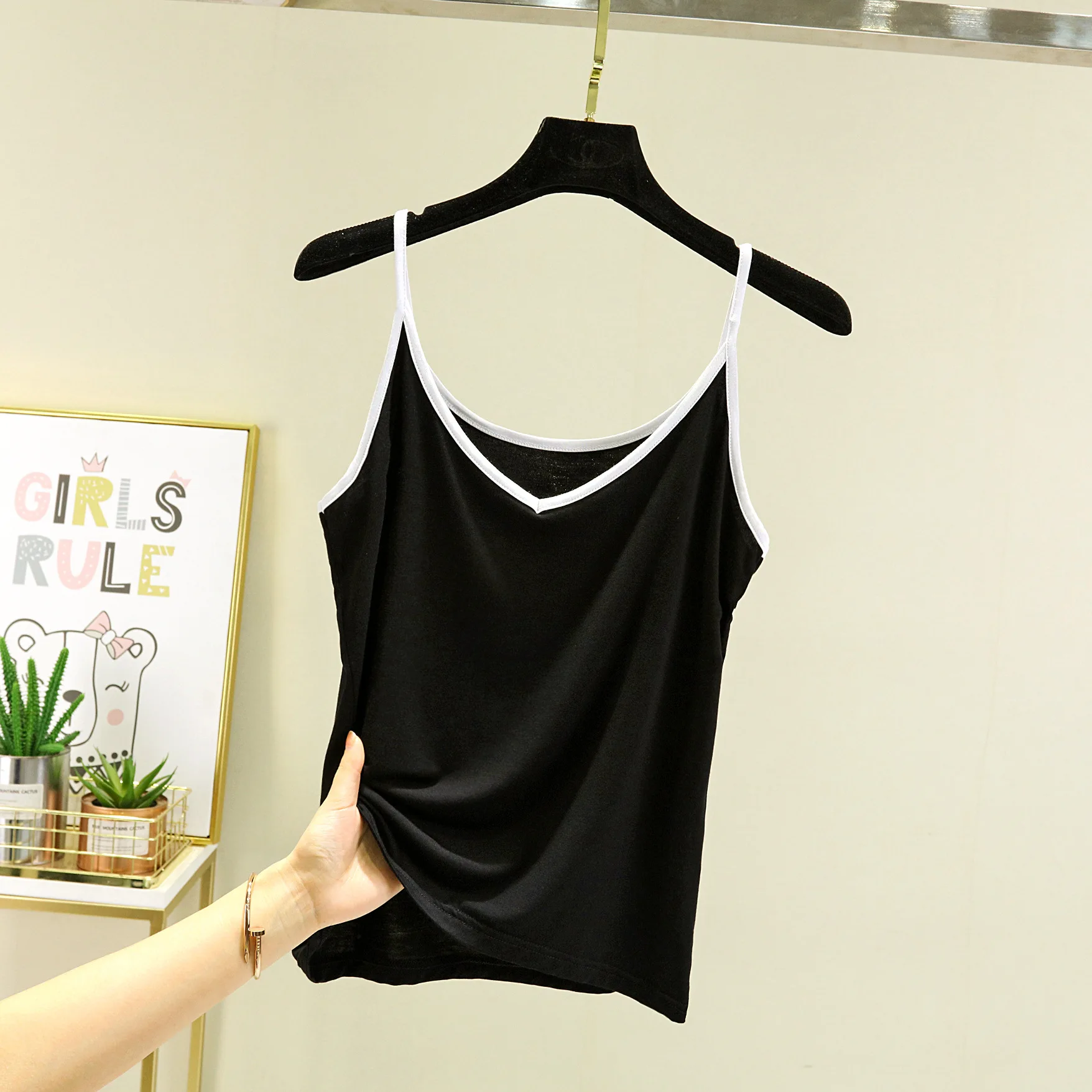 V-neck Modal Suspender Women Wear Loose Sleeveless Bottoming Shirt Spring Summer And Autumn Inner Top Thin Versatile Simple Vest
V-neck Modal Suspender Women Wear Loose Sleeveless Bottoming Shirt Spring Summer And Autumn Inner Top Thin Versatile Simple Vest