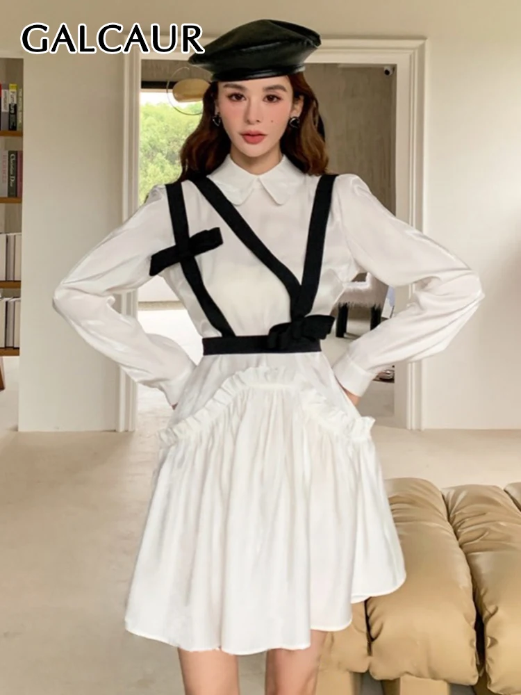 Женское мини-платье с рюшами, длинным рукавом и завышенной талией 
Женское мини-платье с рюшами, длинным рукавом и завышенной талией