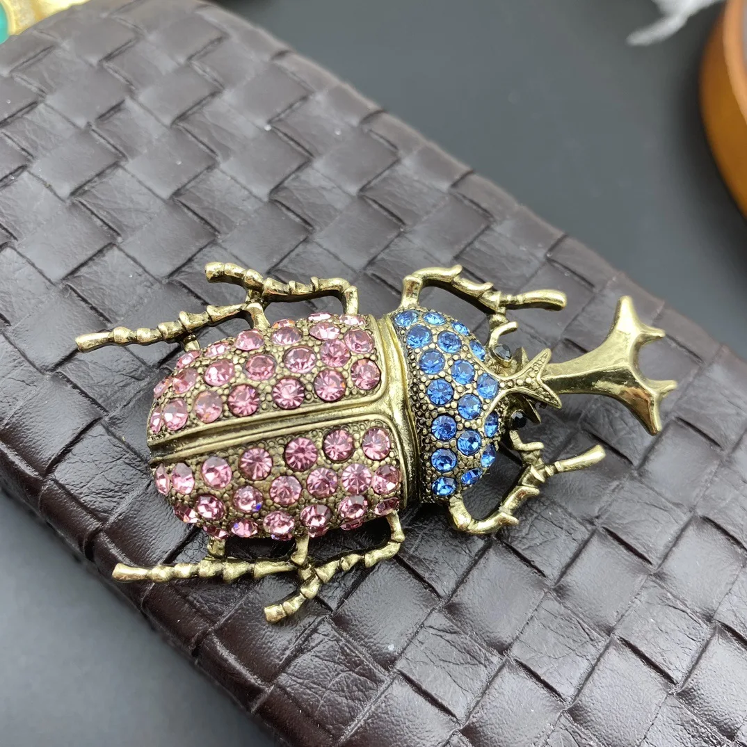 vintage Beetle Personality Trend Fashion brooch for men and women
vintage Beetle Personality Trend Fashion brooch for men and women