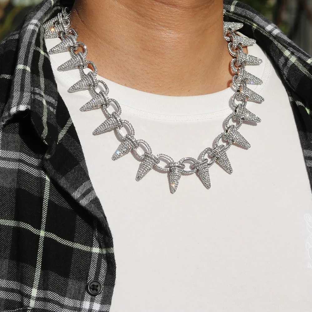Personality Spiked Thorns Full Of Diamonds Cuban Necklace High-quality Luxury Studded With Diamonds Exaggerated Hipster Rivets
Personality Spiked Thorns Full Of Diamonds Cuban Necklace High-quality Luxury Studded With Diamonds Exaggerated Hipster Rivets