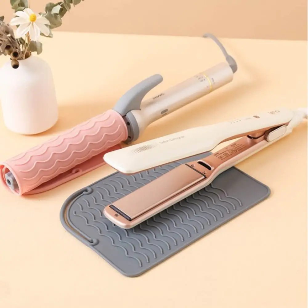 Anti-Slip Wavy Stripe Curling Iron Anti-Heat Sleeve Silicone Hair Straightener Storage Bag Heat Pad With Perm Clip
Anti-Slip Wavy Stripe Curling Iron Anti-Heat Sleeve Silicone Hair Straightener Storage Bag Heat Pad With Perm Clip