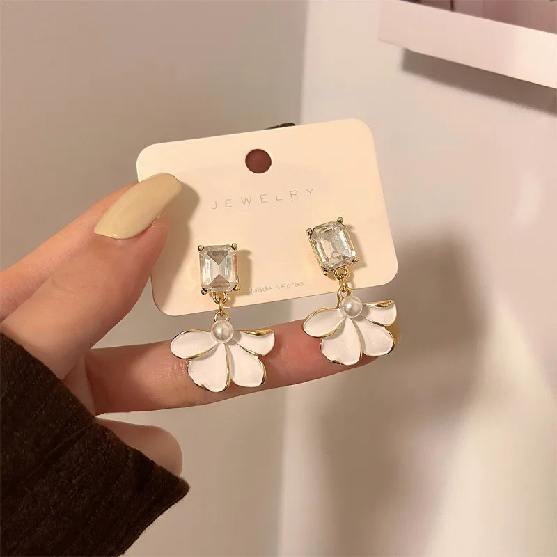 2022 New Romantic Flowers Earrings For Women Fashion Inlaid Cubic Zircon CZ Stud Earrings Wedding Jewelry Pendant
2022 New Romantic Flowers Earrings For Women Fashion Inlaid Cubic Zircon CZ Stud Earrings Wedding Jewelry Pendant