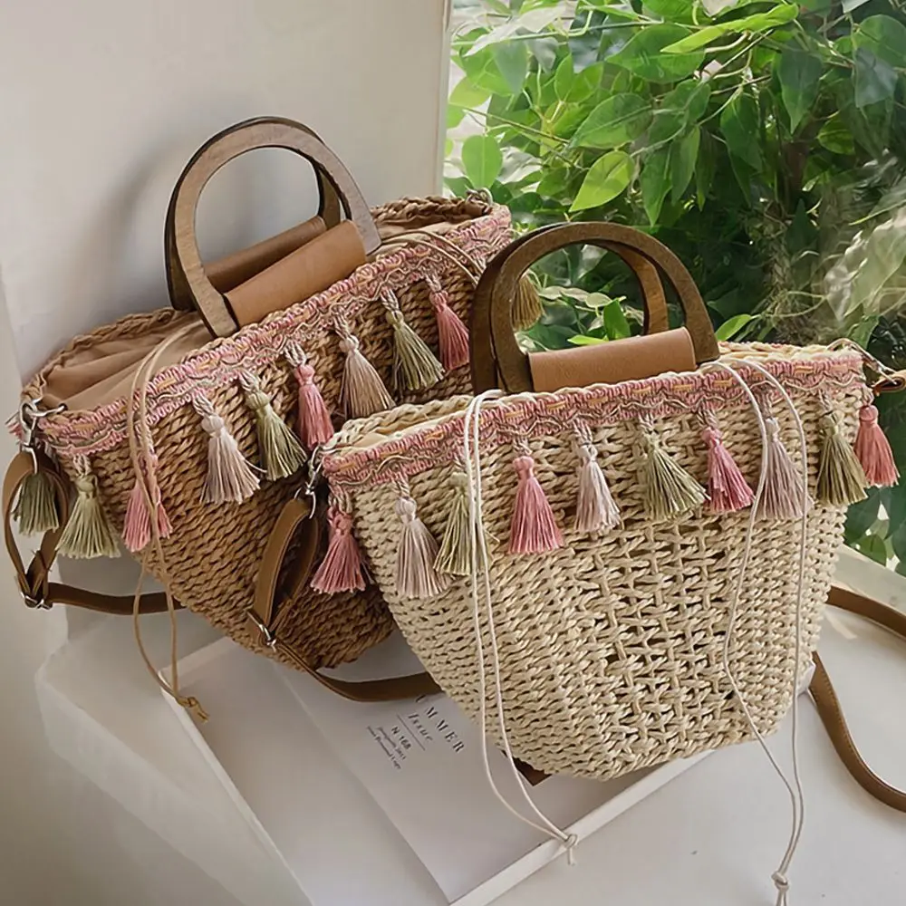 

2022 New Female Beach Handbags with Tassels , Fashion Summer Straw Woven Crossbody Bag , Wooden Handhold Women Straw Tote