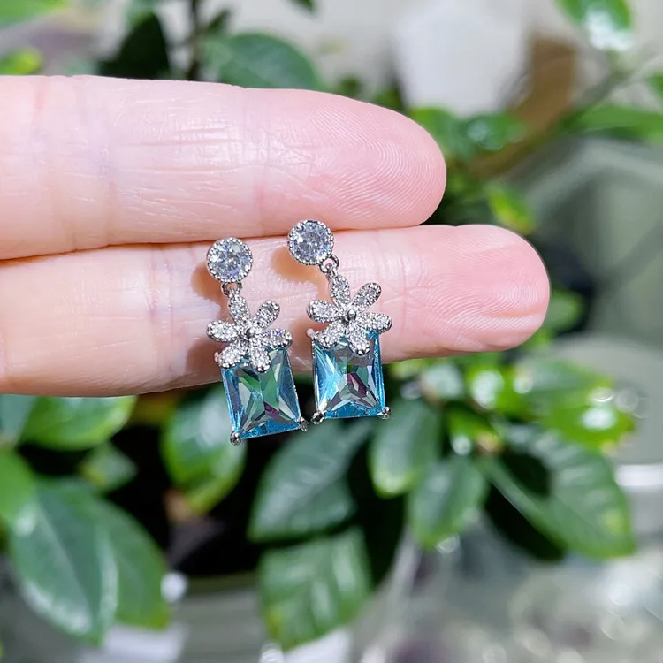 Geometric Rectangular Crystal Zircon Earrings S925 Silver Ear Needles Girl Heart Texture Earrings Net Red Design Earrings
Geometric Rectangular Crystal Zircon Earrings S925 Silver Ear Needles Girl Heart Texture Earrings Net Red Design Earrings