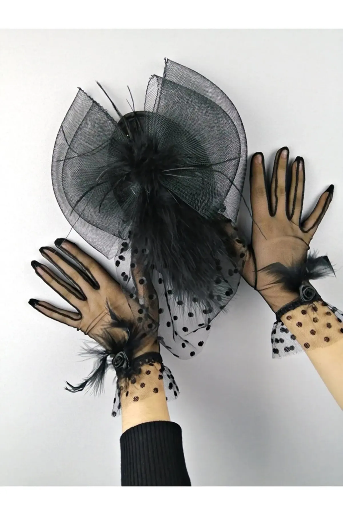 

Brides in Special Black Polka Dot Vualet And Black Otriş Feathered Bridal Gloves Lace Mesh Bridal Transparent Elegant Fishnet Silk Tulle Guipure