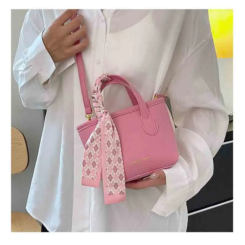 Vintage Silk Belt Tote Handbags for Women New Fashion Shoulder Purses Leather Luxury Lady Crossbody Bag
Vintage Silk Belt Tote Handbags for Women New Fashion Shoulder Purses Leather Luxury Lady Crossbody Bag