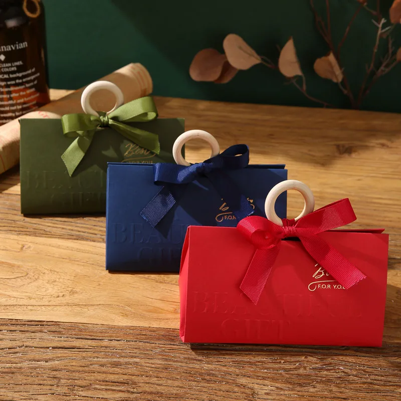 High-end Triangle Wedding Candy Gift Box Simple Ribbon Bow Creative Wooden Ring Portable Gift Box Baby Shower Birthday Party
High-end Triangle Wedding Candy Gift Box Simple Ribbon Bow Creative Wooden Ring Portable Gift Box Baby Shower Birthday Party