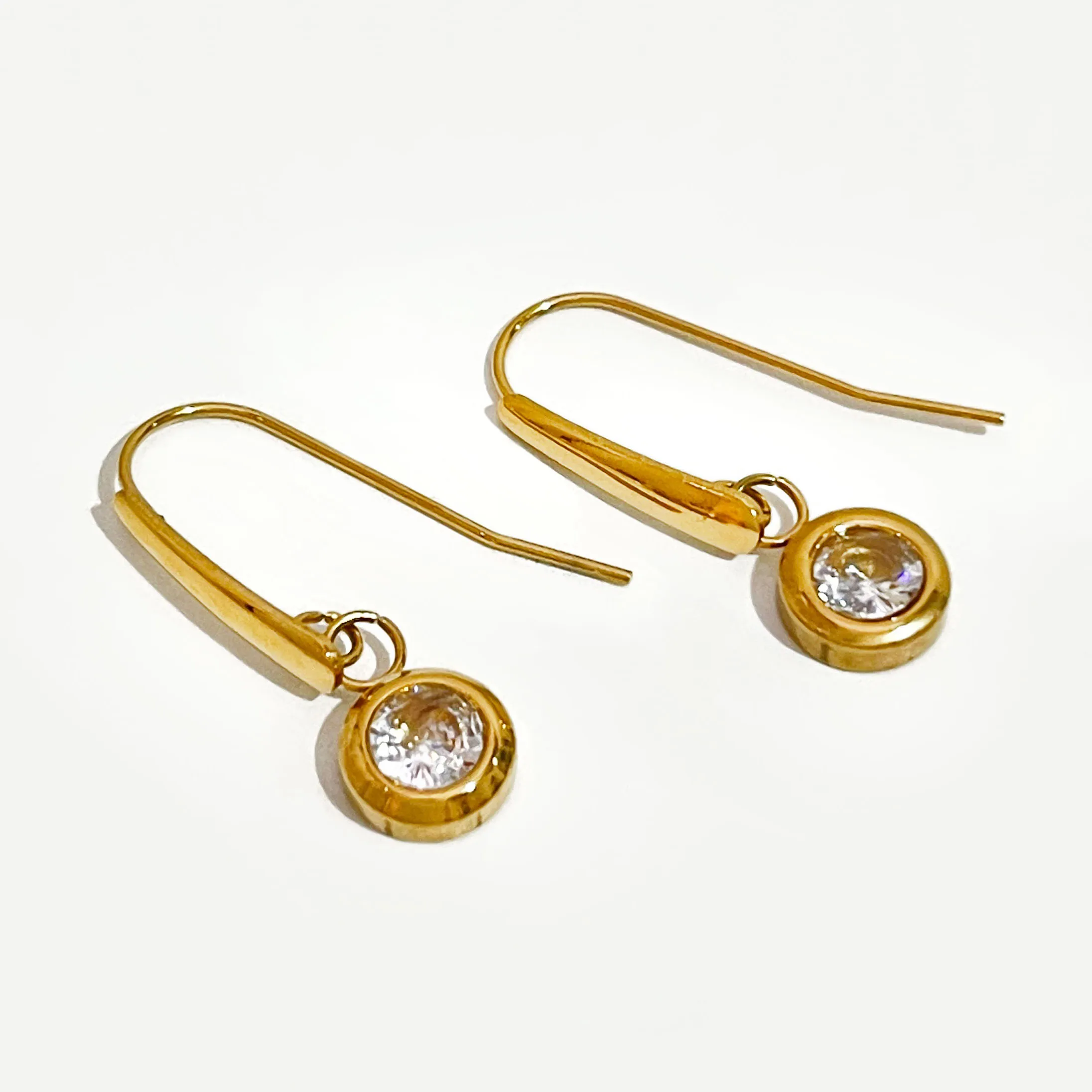 Peri'sBox Elegant Temperament Cubic Zirconia Stainless Steel Drop Earring Gold Color Metal Dangle Earrings for Women Brinco 
Peri'sBox Elegant Temperament Cubic Zirconia Stainless Steel Drop Earring Gold Color Metal Dangle Earrings for Women Brinco