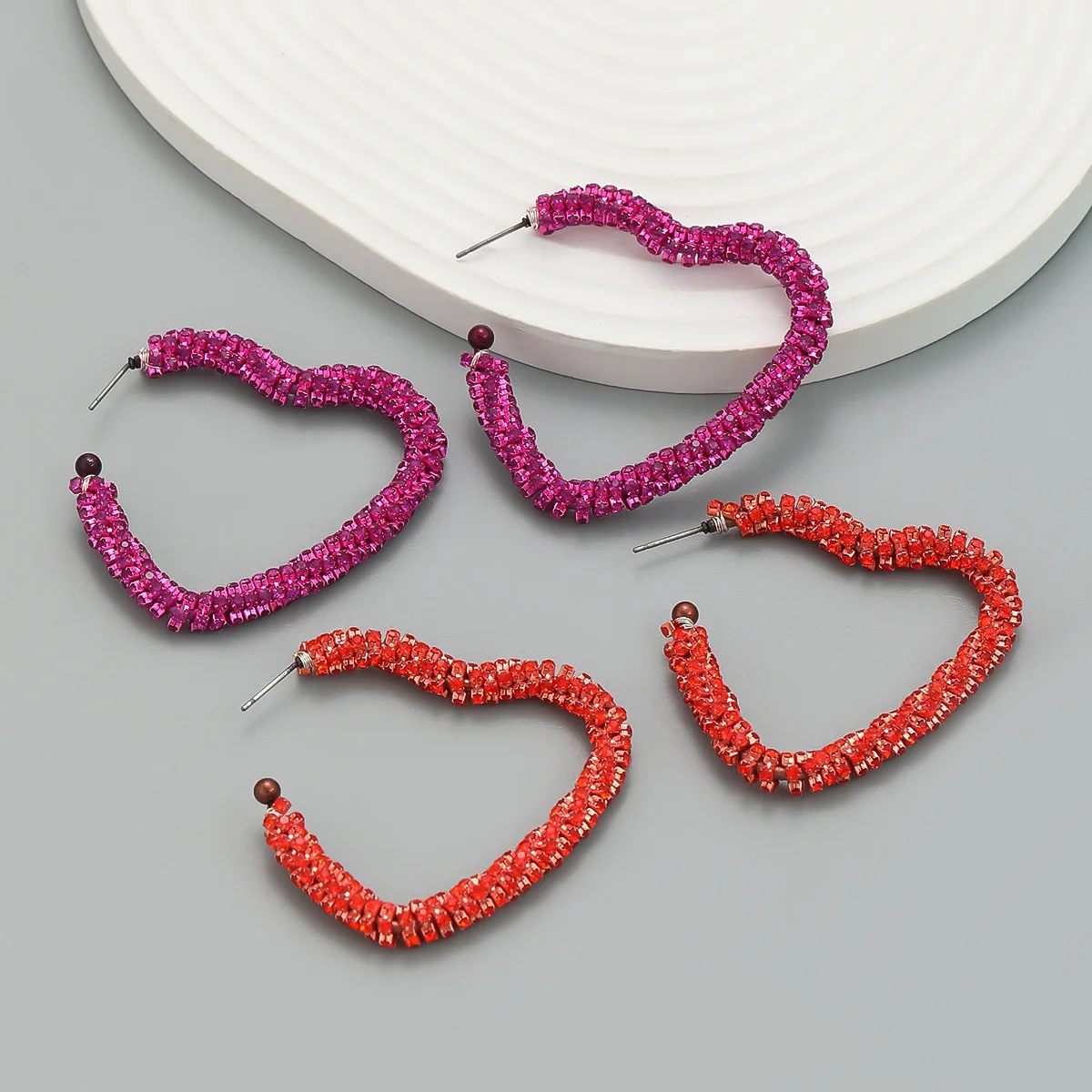 2023 Trendy New Exquisite Luxury Full Rhinestone Heart-shaped Hoop Earrings for Women Fashion Banquet Party Jewelry Brincos Gift
2023 Trendy New Exquisite Luxury Full Rhinestone Heart-shaped Hoop Earrings for Women Fashion Banquet Party Jewelry Brincos Gift